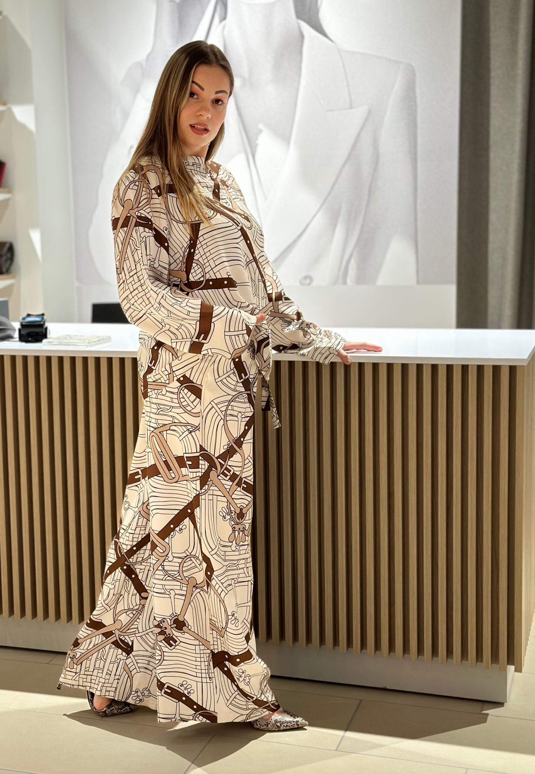 Viskozes kostīms, Clothé - Image 3