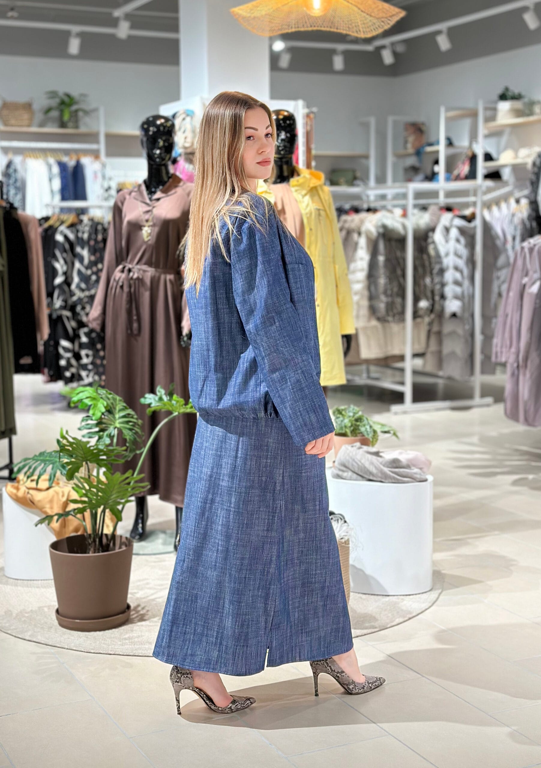 Svārku kostīms, Clothé - Image 4