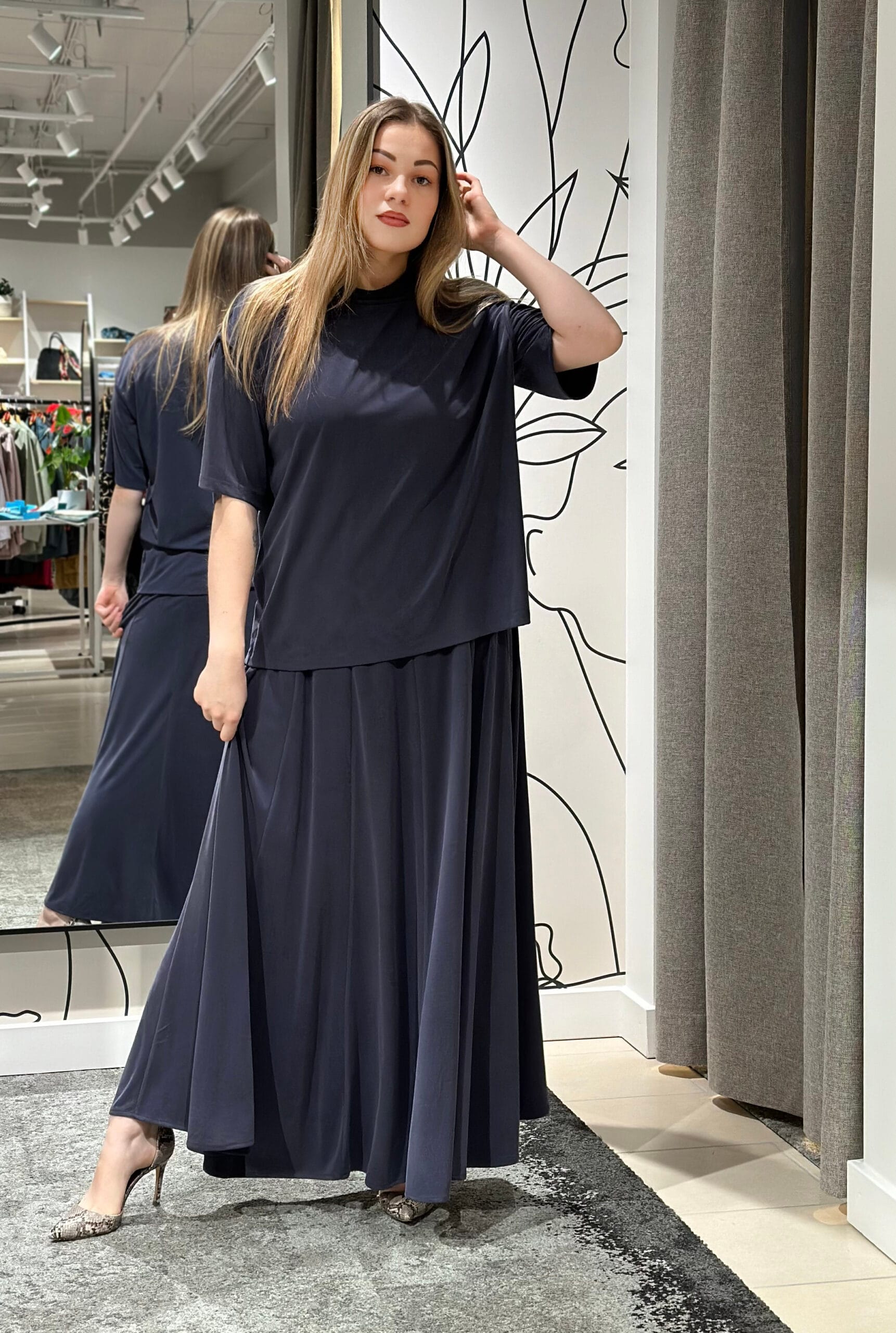 Trikotāžas svārku kostīms, Clothé - Image 5