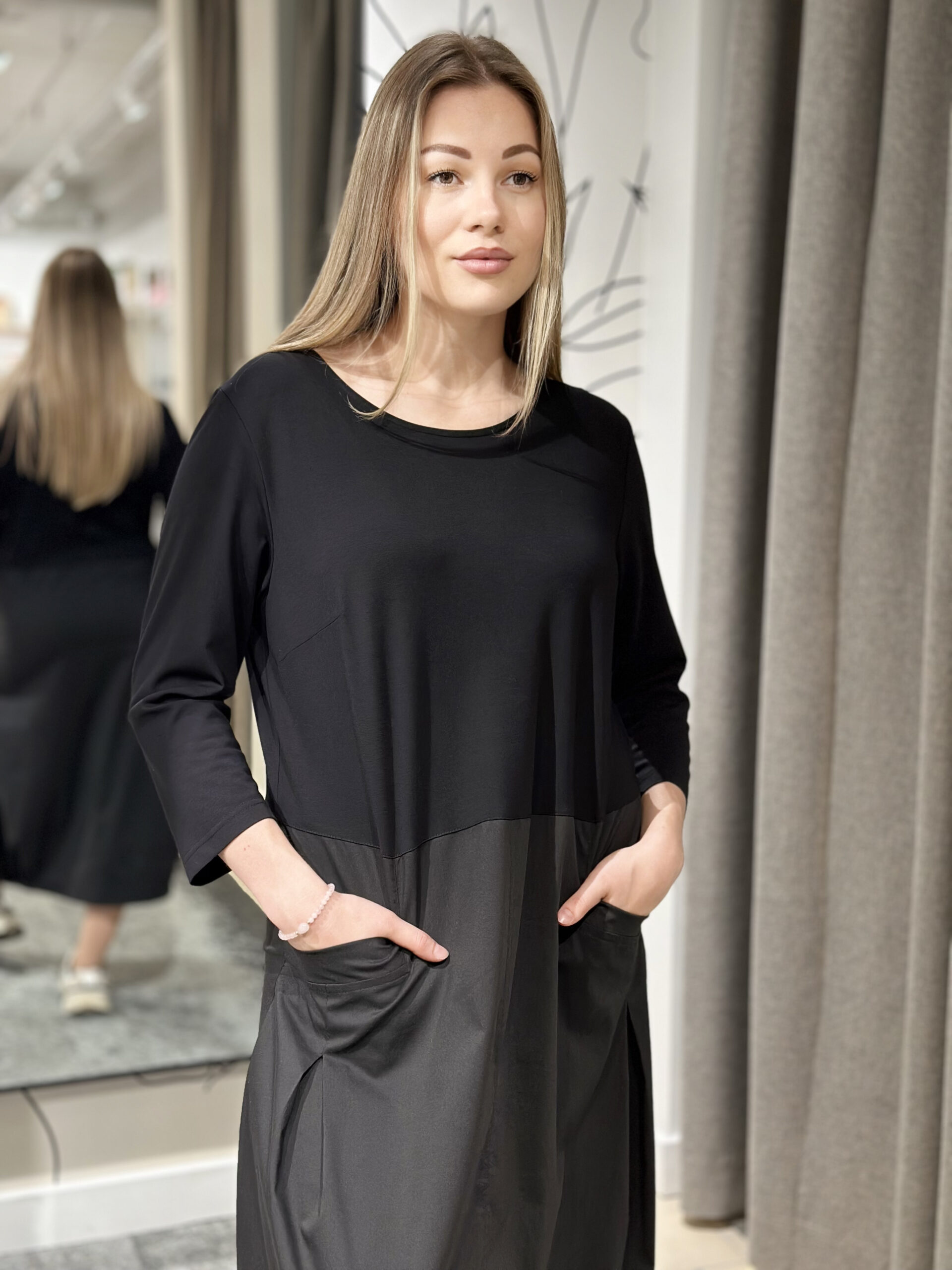 Brīva kleita ar kabatām, melna - Image 3
