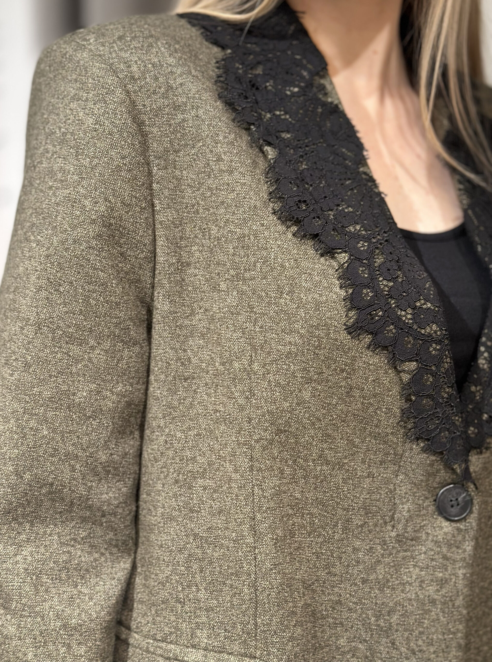 Svārku kostīms ar mežģīni - Image 7